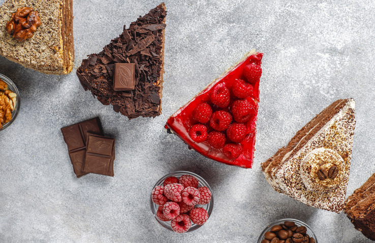 Как правильно размораживать десерты, чтобы они не потеряли вкус и форму?